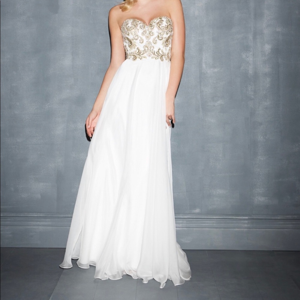 Beautiful formal white/gold embroidered dress!